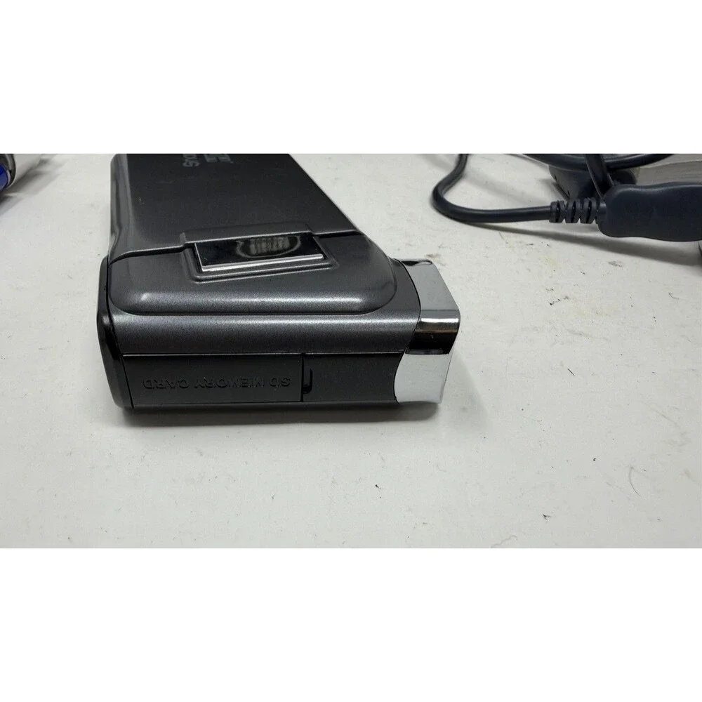 Coby Snapp Camcorder CAM5005 5MP With Case